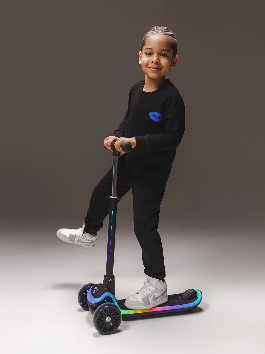 Самокат (кикборд) трехколёсный Amarobaby, Blaze Черный oys5222reiyube8drplgyqoz1vvdd6cn