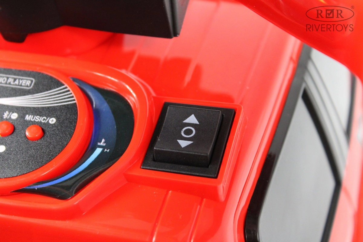 Детский электромобиль RiverToys G008GG-A красный umvi1vq3np36cmg20xuqu7046yluljm3