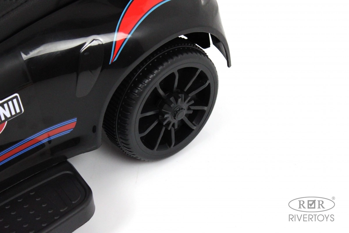 Детский толокар RiverToys F005FF-P с родительской ручкой черный vs3dj4sciwmly0tvtwwfz45wtcv1io9y