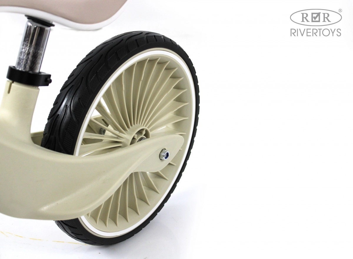 Детский беговел RiverToys HB-007-12 белый a5whnv6s3gcfooml0ix9yjs137rxyb99