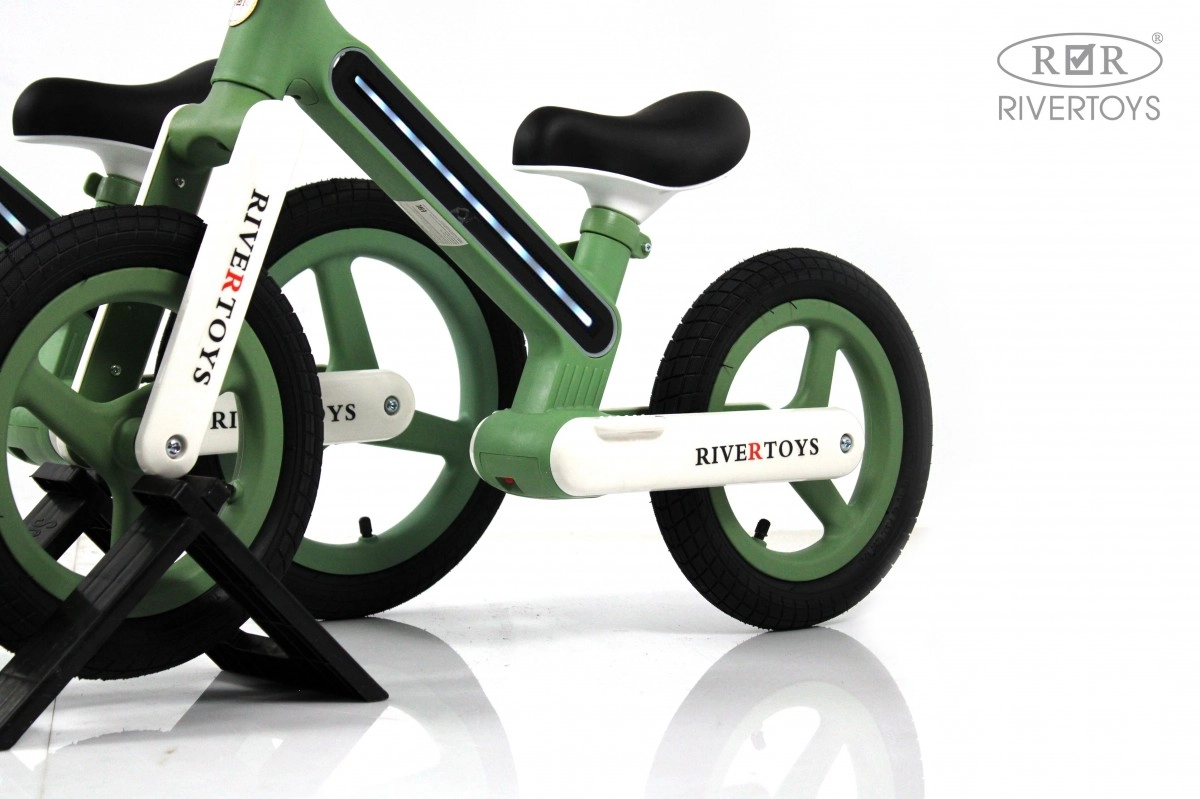Детский беговел RiverToys HB-002 зеленый jl8i3j97wp1x44sldvqx2ft4e0g607dm