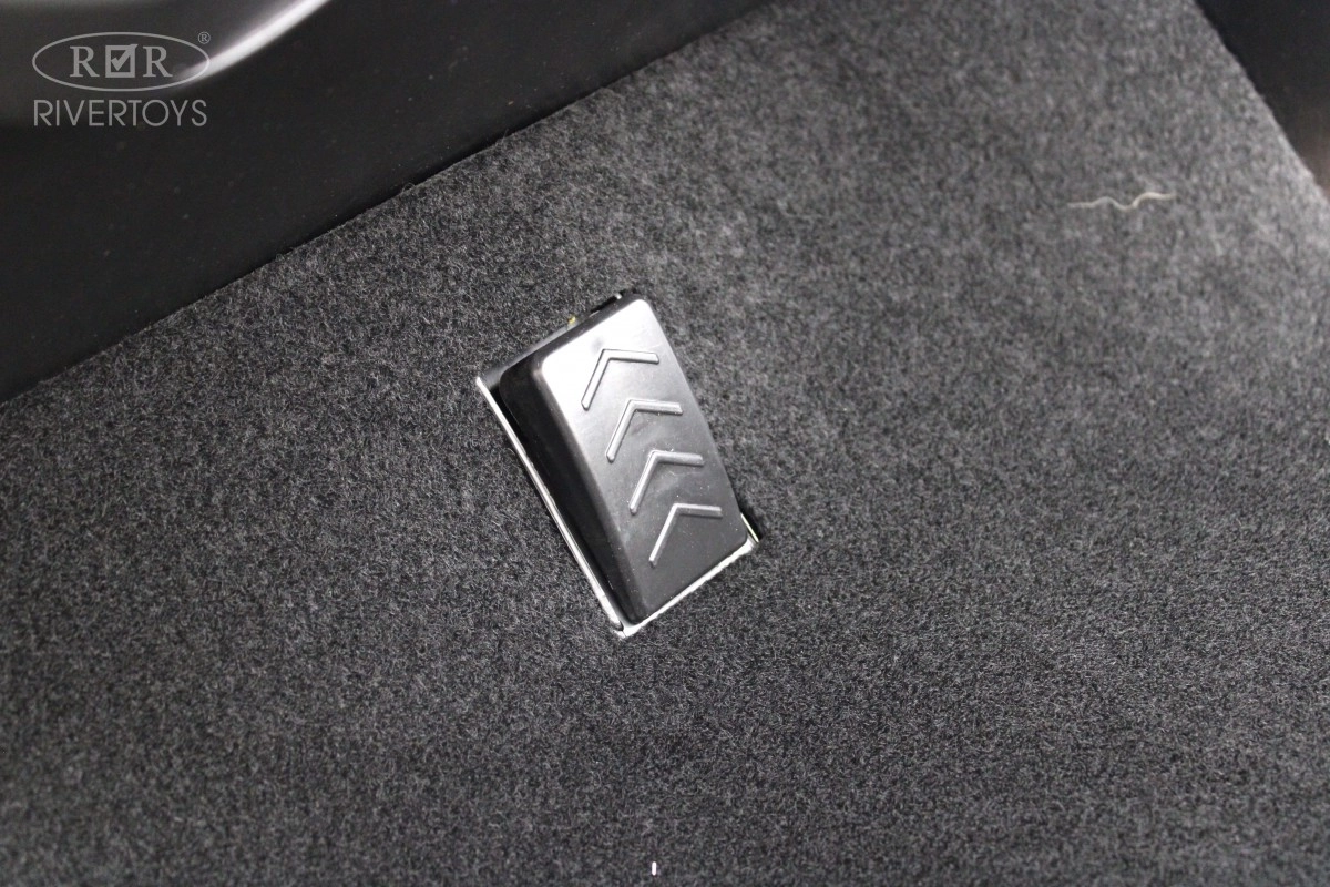 Детский электромобиль RiverToys F555FF черный глянец ljlu1clid5o8w3b5l5hgzlex0oii2d88