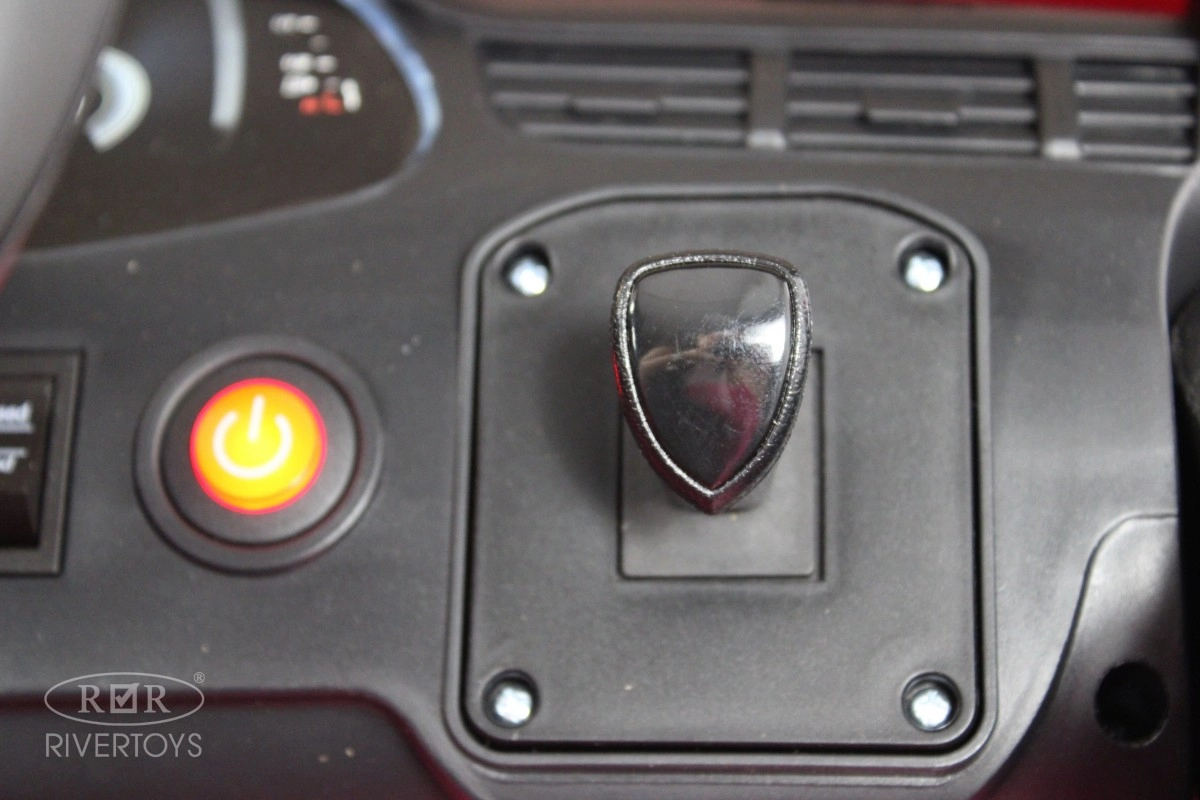 Детский электромобиль RiverToys AUDI Q7 HL678 красный глянец quiqdego0whmx0r7cq3mb7f7x5sn5qe2