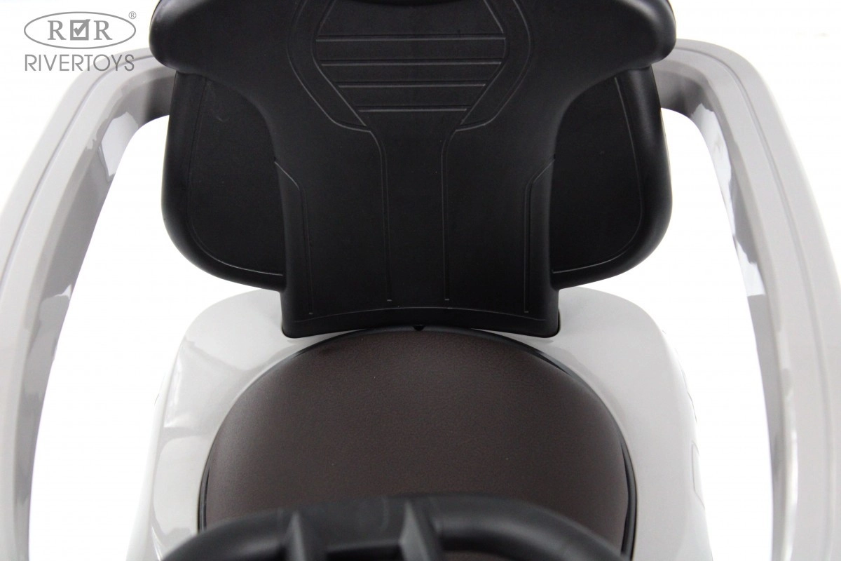 Детский толокар RiverToys Toyota Land Cruiser 300 Z002ZZ-C серый ls47nxxzgzqv0yc6335fjoooekcfz5x6