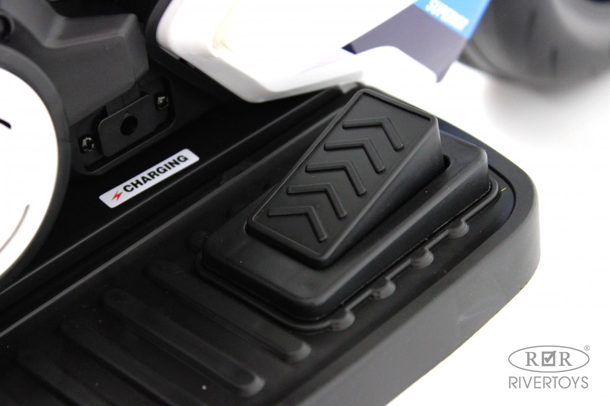 Детский электротрицикл RiverToys K002PX-A белый liyvnieblch4p0l76vie66osevf7x8tj