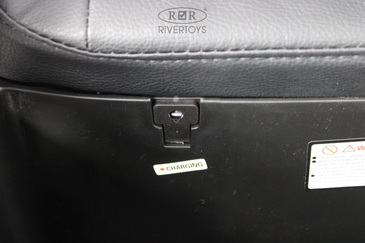 Детский электромобиль RiverToys X888XX белый leezs4w05uo415nengraoalrbm7amgvj