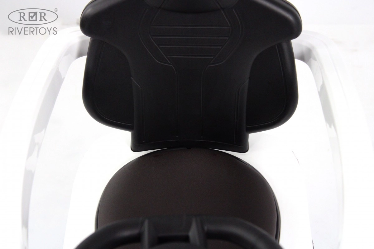 Детский толокар RiverToys Toyota Land Cruiser 300 Z002ZZ-B белый 2d9sqwc4i822r0qay9054glhkrduql71