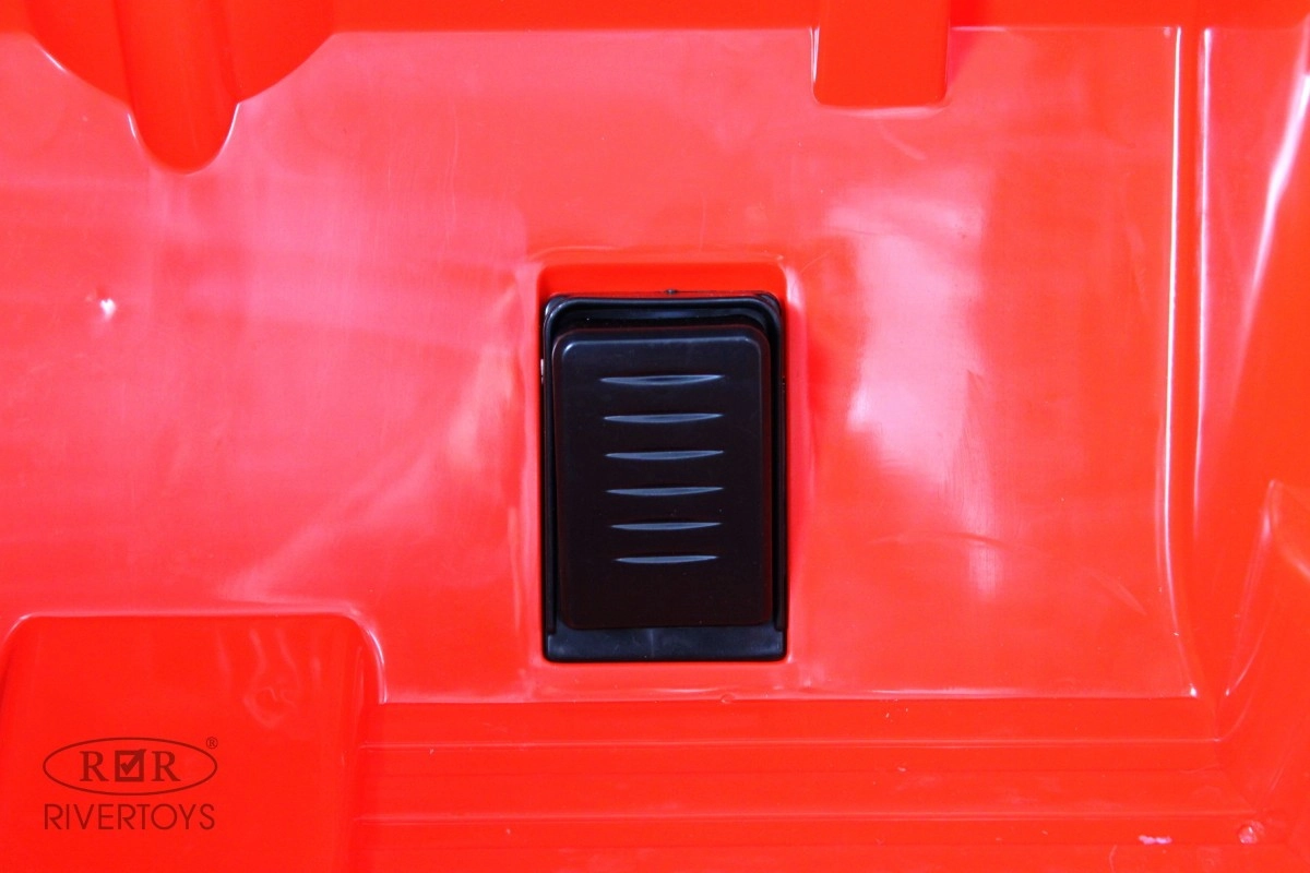 Детский электромобиль RiverToys Toyota Land Cruiser 300 L999LL красный s0kddx9csea9js79b02fykv07k0jkxyd