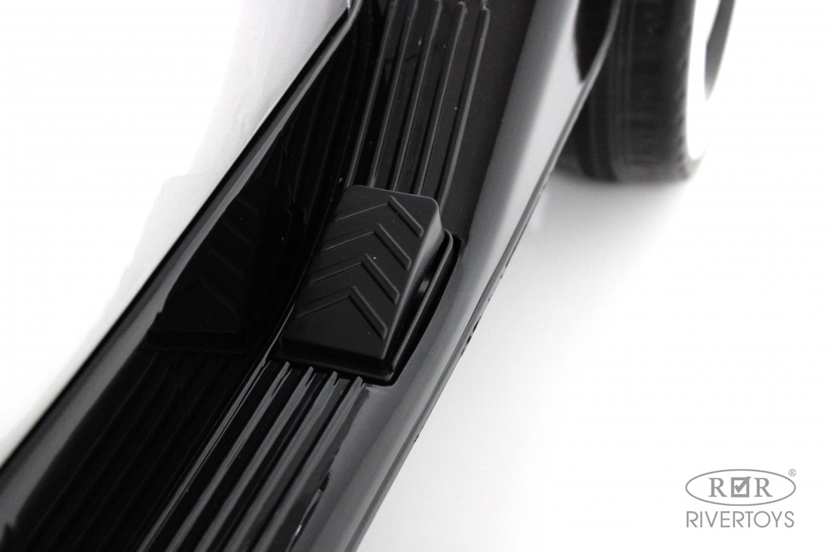 Детский электромобиль RiverToys X005XX черно-серебристый e83a91gjsd3vwx5s3vu7jar9odw70zo6