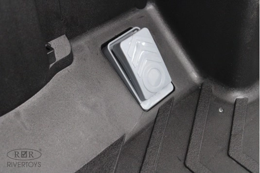 Детский электромобиль RiverToys C111CC темно-розовый urgtrpz1g24q2j32baqm7ptt9fgf0agc