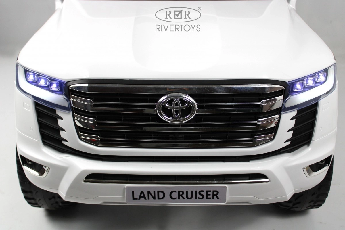 Детский электромобиль RiverToys Toyota Land Cruiser 300 L999LL белый yjz5p36l426b606reuogl3i15ukv5dwv
