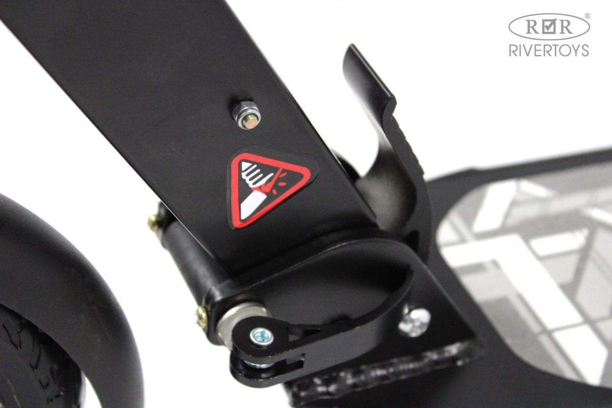 Детский самокат RiverToys HB-A7 черный s2oz5eetb5xsy9tnn57j0ieiht0q7a60