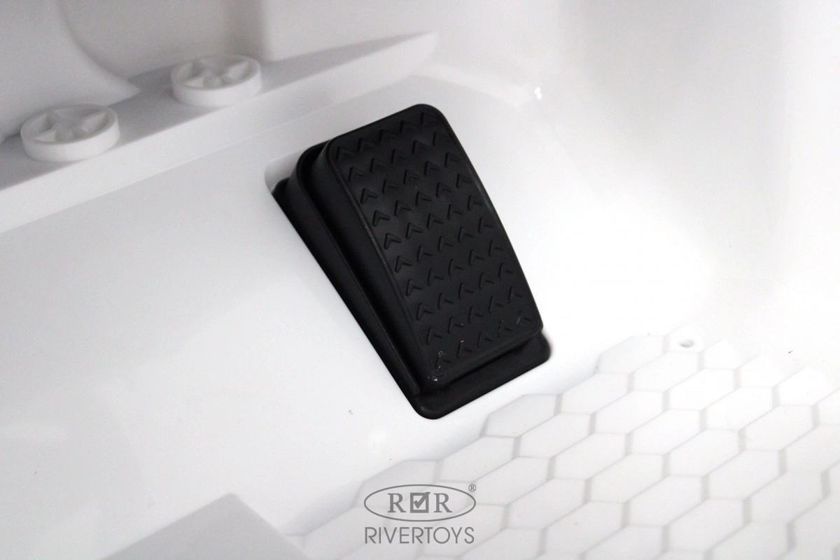 Детский электромобиль RiverToys BMW M4 A004AA белый xvp8r3a7zbz8n321cai6xproefhk00pd