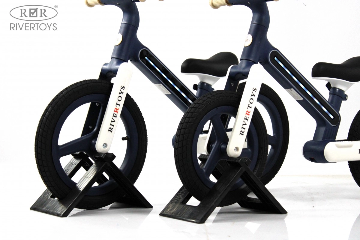 Детский беговел RiverToys HB-002 сине-белый 61rdb3v8afekgq6ho510hu2vi66jxray