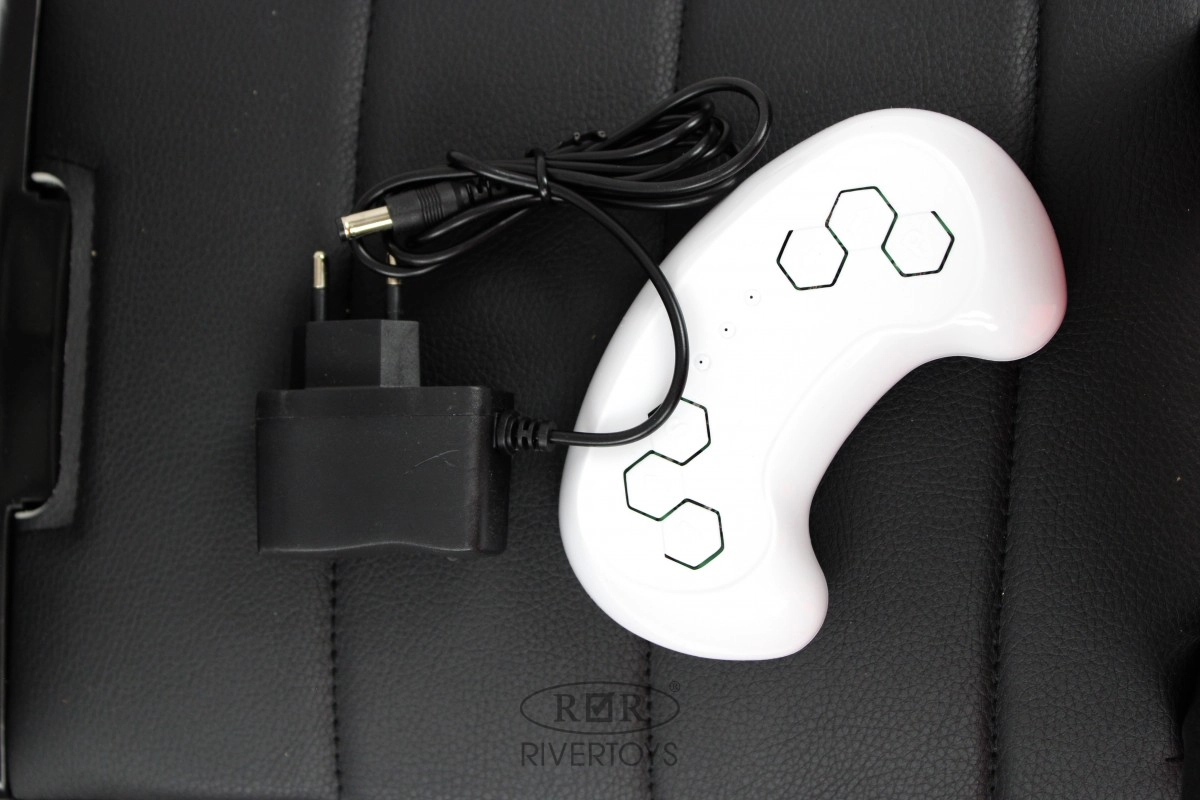 Детский толокар RiverToys Mercedes-AMG 300S G300GG-D с пультом управления синий глянец 2truqd39twfr6giw30uy8uaz3vplmcy0