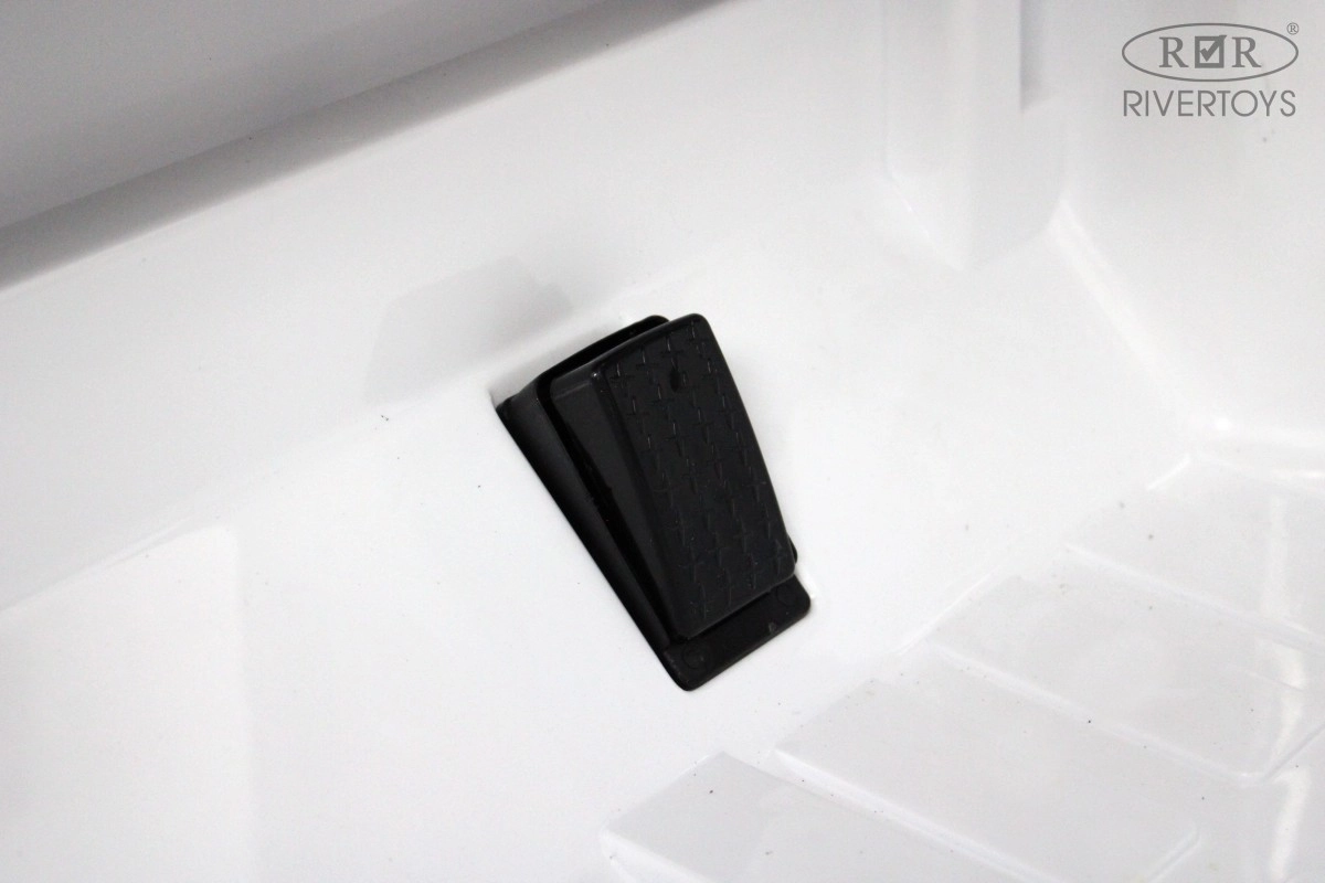 Детский электромобиль RiverToys Mercedes-AMG G63 (S307) белый 6e226nduzzle3i3gzj7xxccowc62e3ka