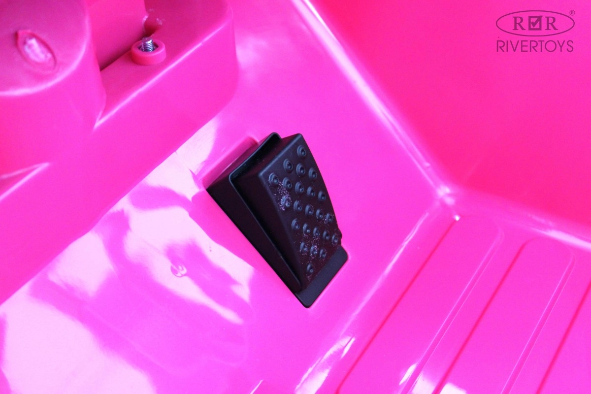 Детский электромобиль RiverToys T222TT 4WD розовый 07yrqbplfpi24s010opdg8nijg861j78