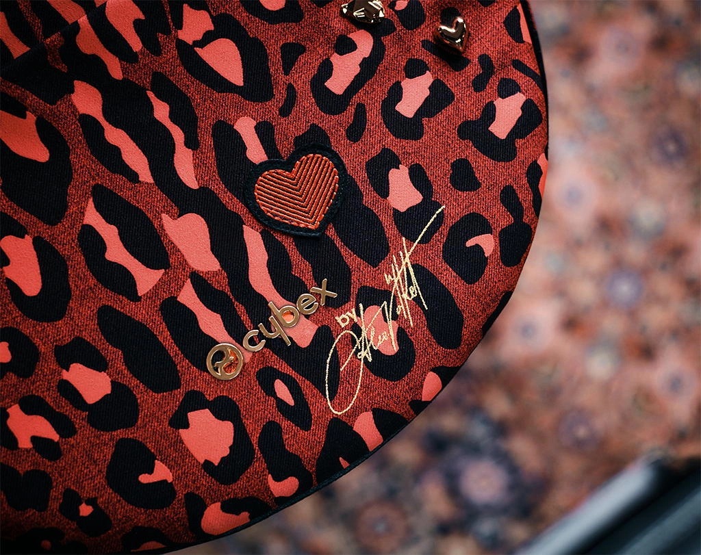 Коляска 2 в 1 Cybex Priam IV (шасси Chrome Brown) Rockstar toqios2alt67bc11bz79geyoxksguhlg