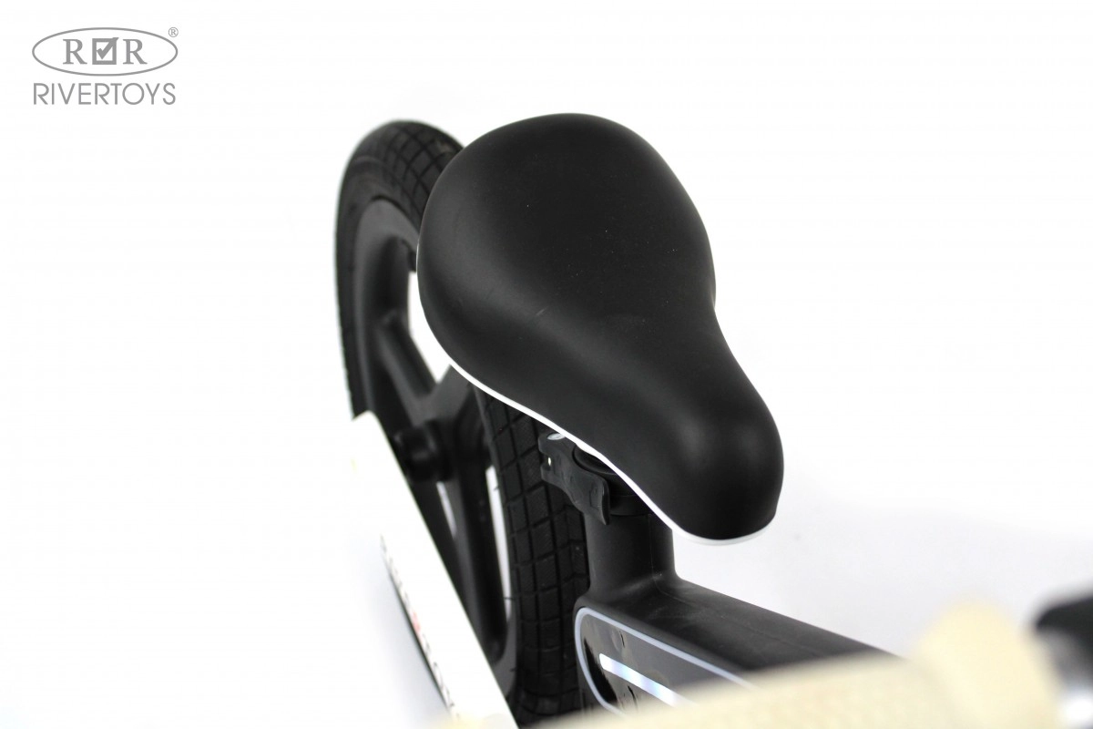 Детский беговел RiverToys HB-002 черный hdjhq8j8xrb68dhcfoyig5qximrmi752