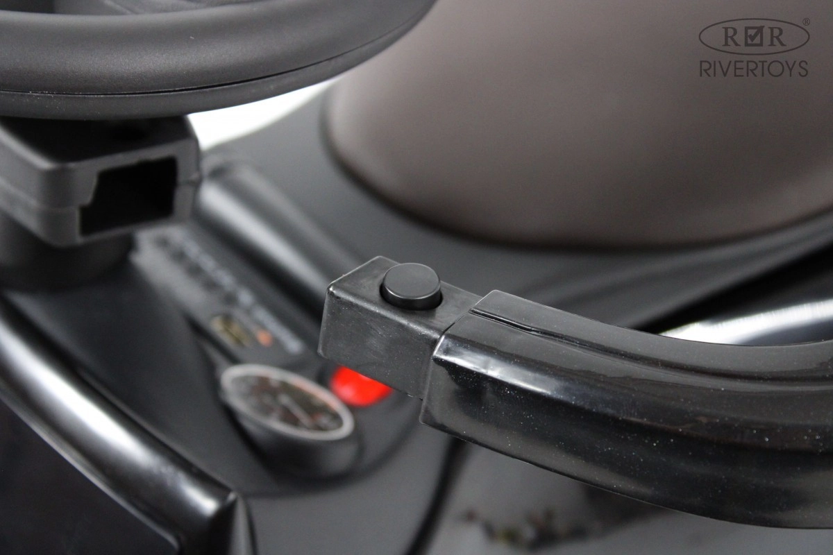 Детский толокар RiverToys Z003ZZ-A черный 35phknzkhetfnhr75p0tlc39hsalkpd6
