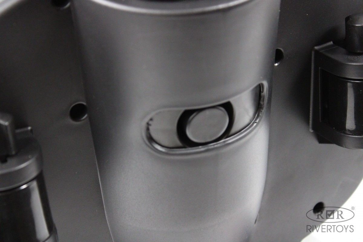 Детский толокар RiverToys Toyota Land Cruiser 300 Z002ZZ-C белый cwhl3zf5zgyphn2zbxs58e30gm4jbt6l