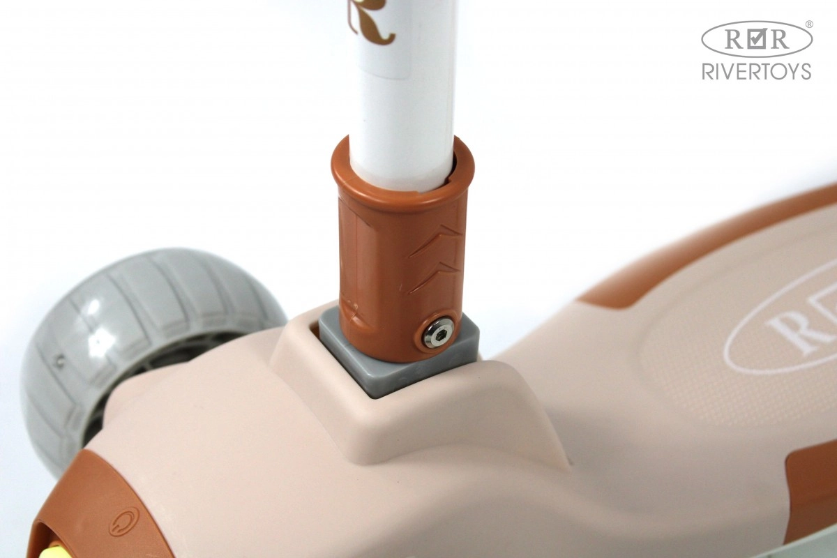 Детский самокат RiverToys HB-T8 коричневый eomv42k0bu587e3us7cgx7blyzdawk46