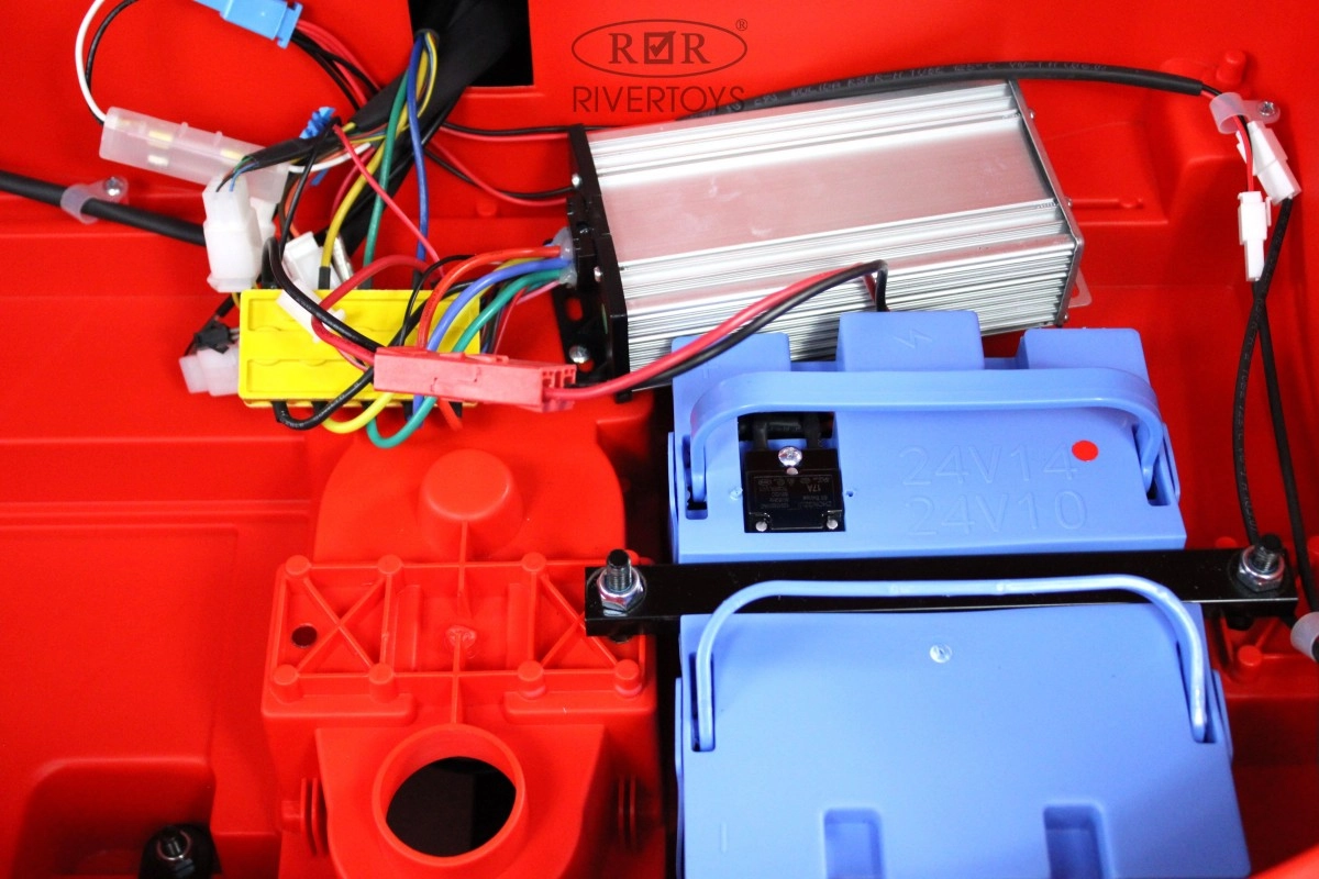 Детский электромобиль RiverToys AUDI R8 M333MM красный iv6a6adt4wjotg32efo9j18futs6xe11