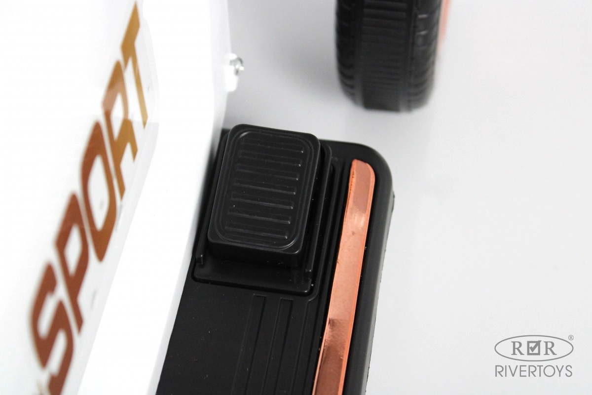 Детский электромобиль RiverToys K222PX белый umuxvwj132s5od2lumrtn6c6866z1onz