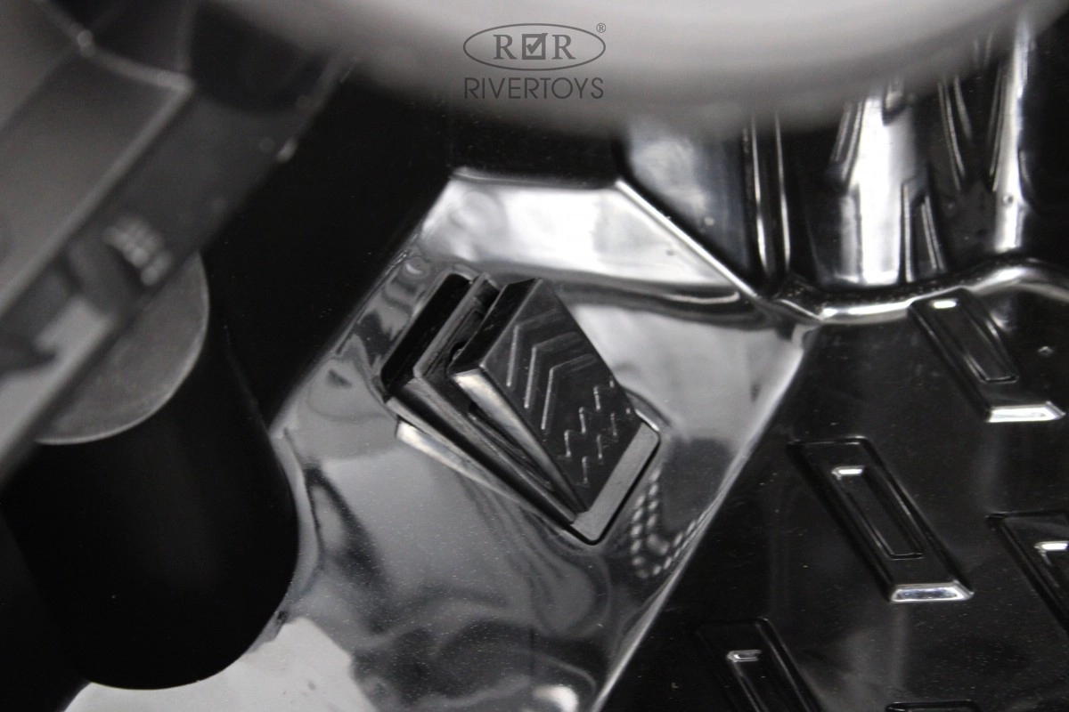 Детский электромобиль RiverToys G555GG черный 7l2giccuvprtodwovf2akrfnmjp9snm7