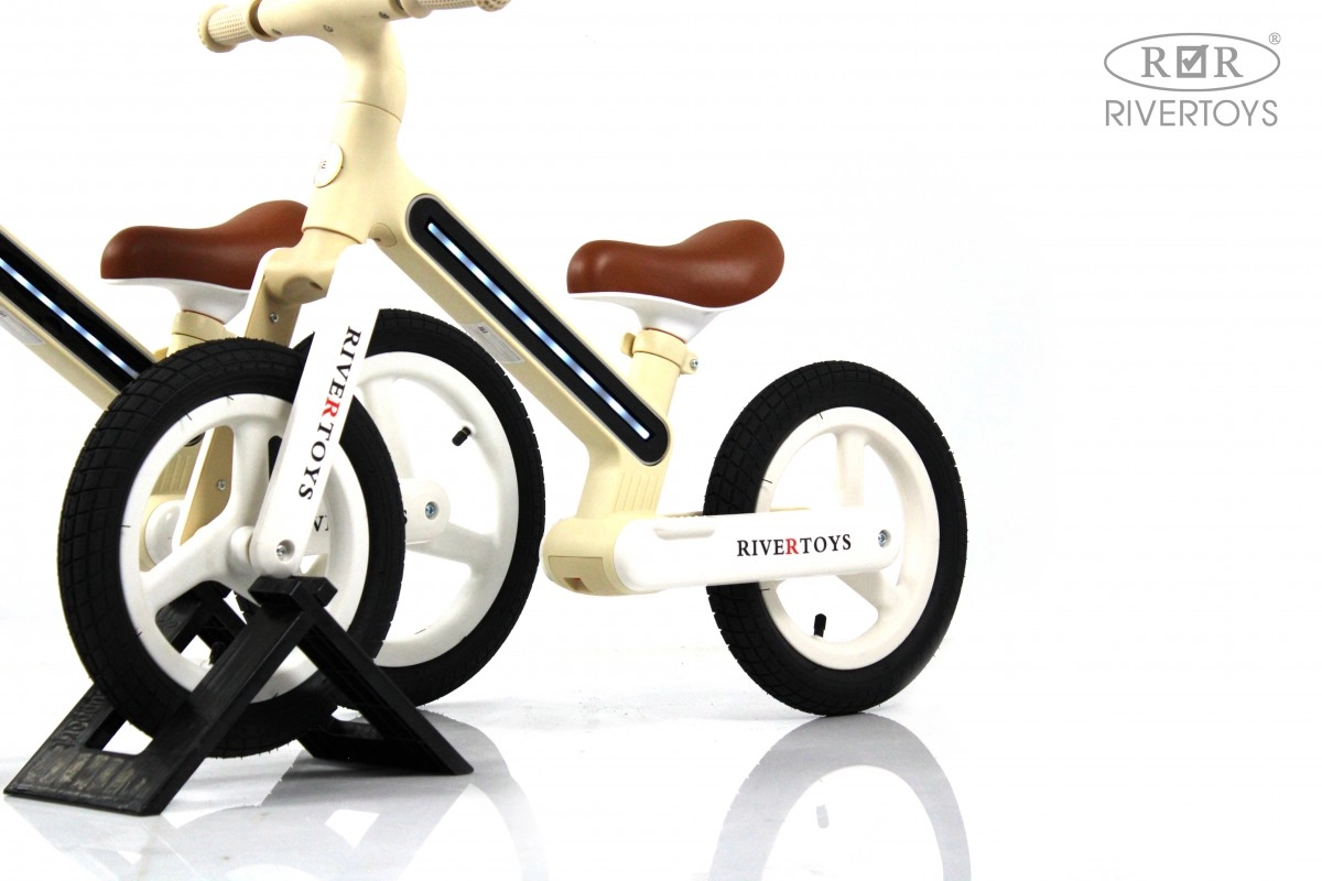 Детский беговел RiverToys HB-002 бежевый s64fy8liotl20l8k4apzha9od7qt00o5