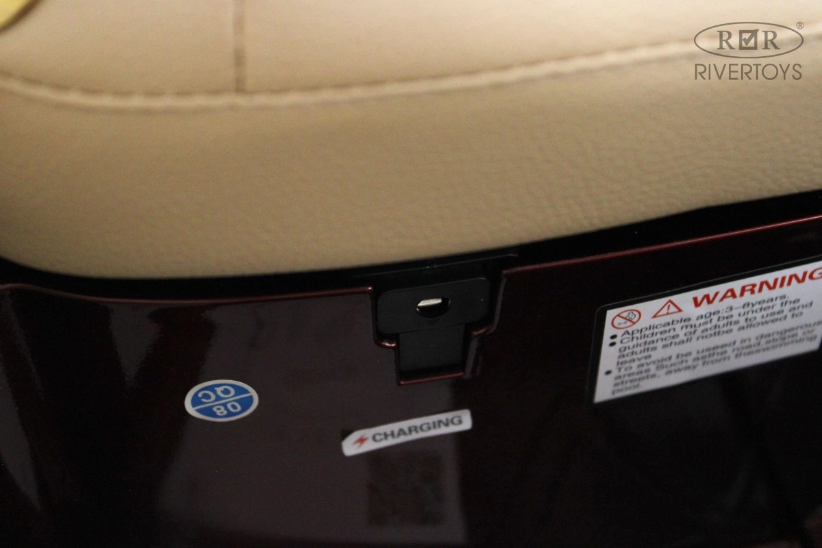 Детский электромобиль RiverToys X005XX красно-серебристый 32jfol9shatjnqsd17ly95t5bmaqh22j