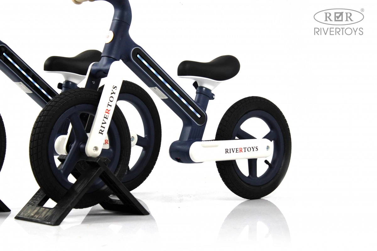 Детский беговел RiverToys HB-002 сине-белый 7stpai8992yvzxb01uyeumpl7pnchbsm
