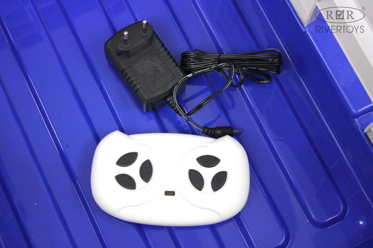 Детский электромобиль RiverToys Трактор H444HH синий 5ik78qhroyyquhayw4cwfyyh2j16p9pv