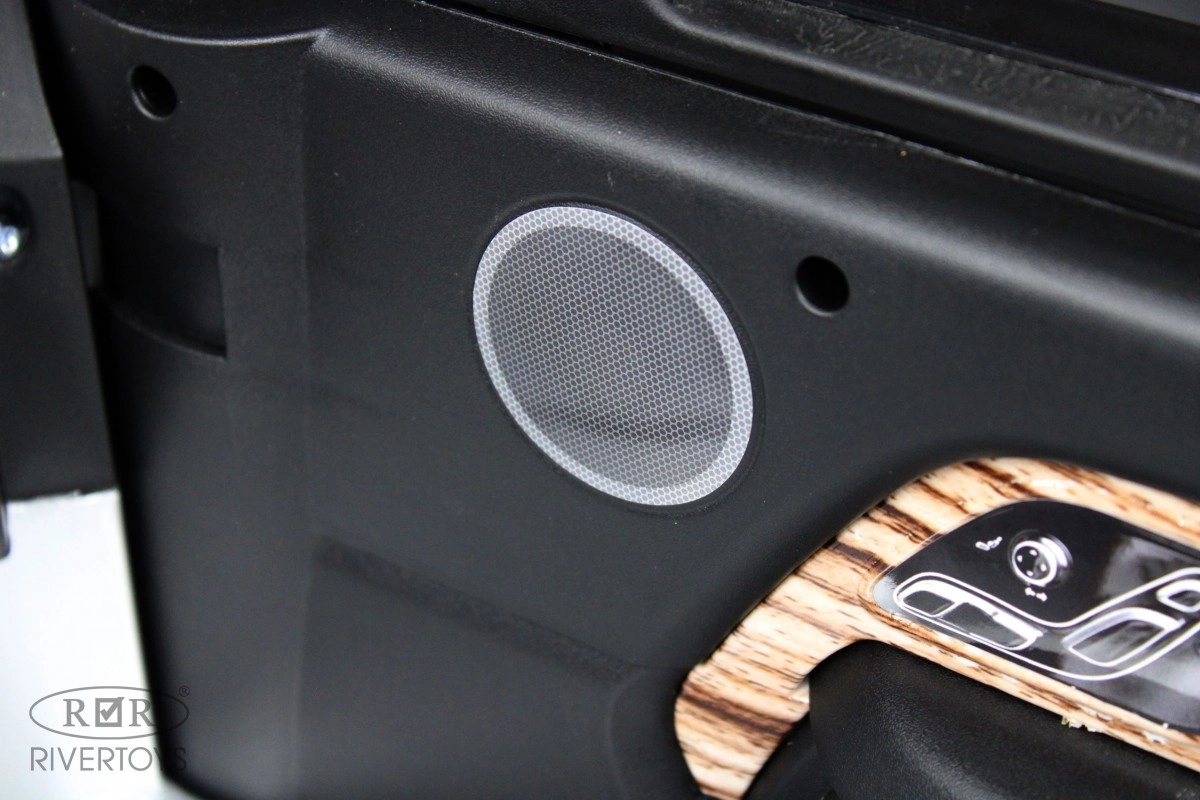 Детский электромобиль RiverToys Range Rover HSE 4WD Y222YY белый tokwig6mlzfntwf62y1l16tb7ffs7im5