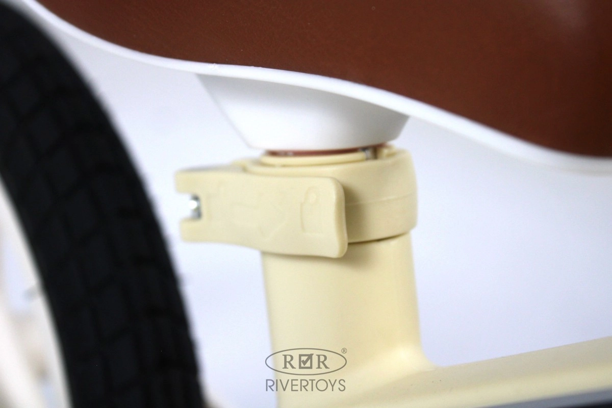 Детский беговел RiverToys HB-002 бежевый e18twmn55xipu9k6o98bb0lodt9776vo