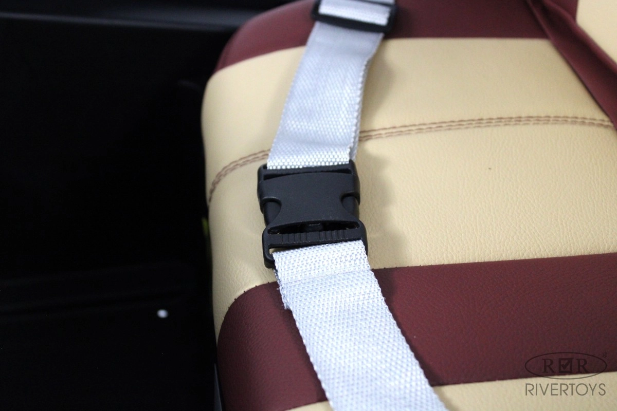 Детский электромобиль RiverToys E001EE бело-синий ky7n5z08vzl0tuyasous96esgge5db6l